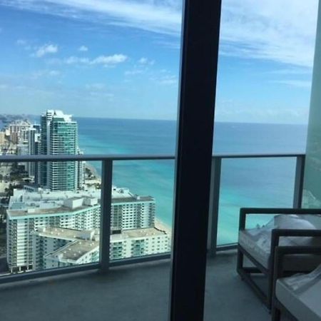 Contemporary Beach Resort Condos Dania Beach Exterior photo
