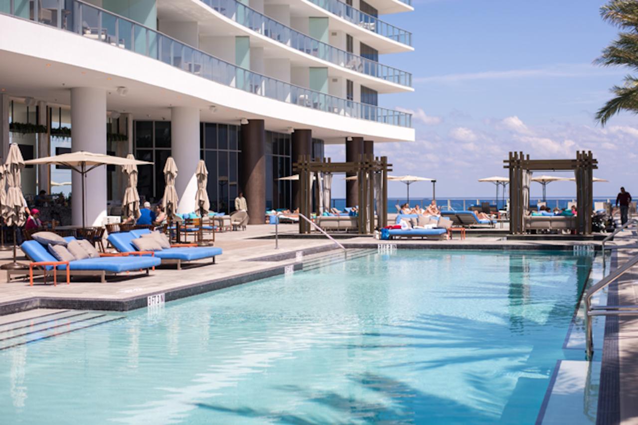 Contemporary Beach Resort Condos Dania Beach Exterior photo
