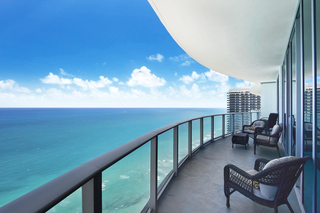 Contemporary Beach Resort Condos Dania Beach Exterior photo