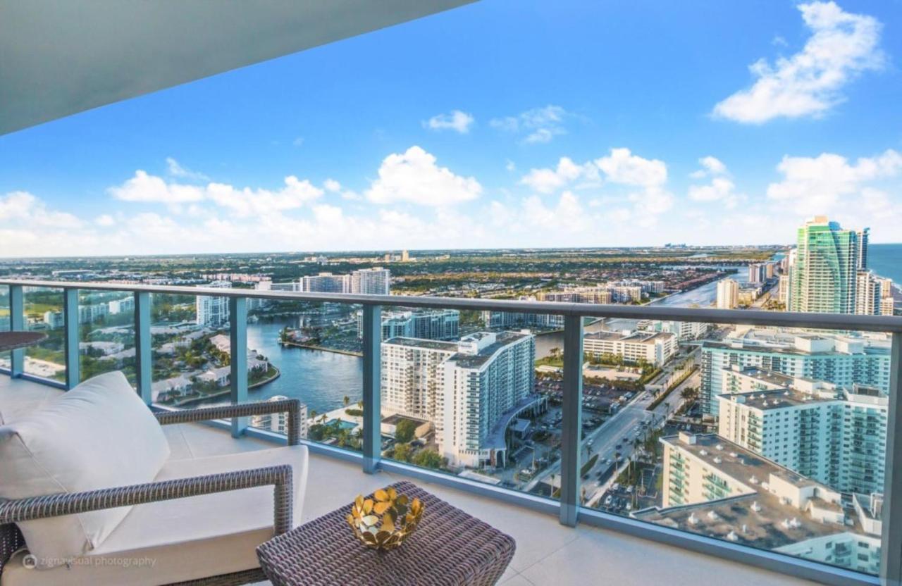 Contemporary Beach Resort Condos Dania Beach Exterior photo
