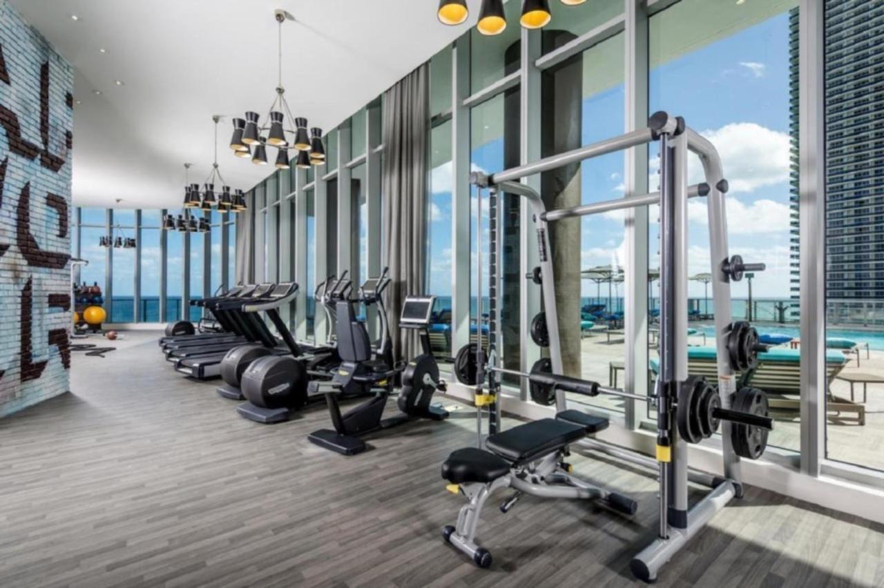 Contemporary Beach Resort Condos Dania Beach Exterior photo