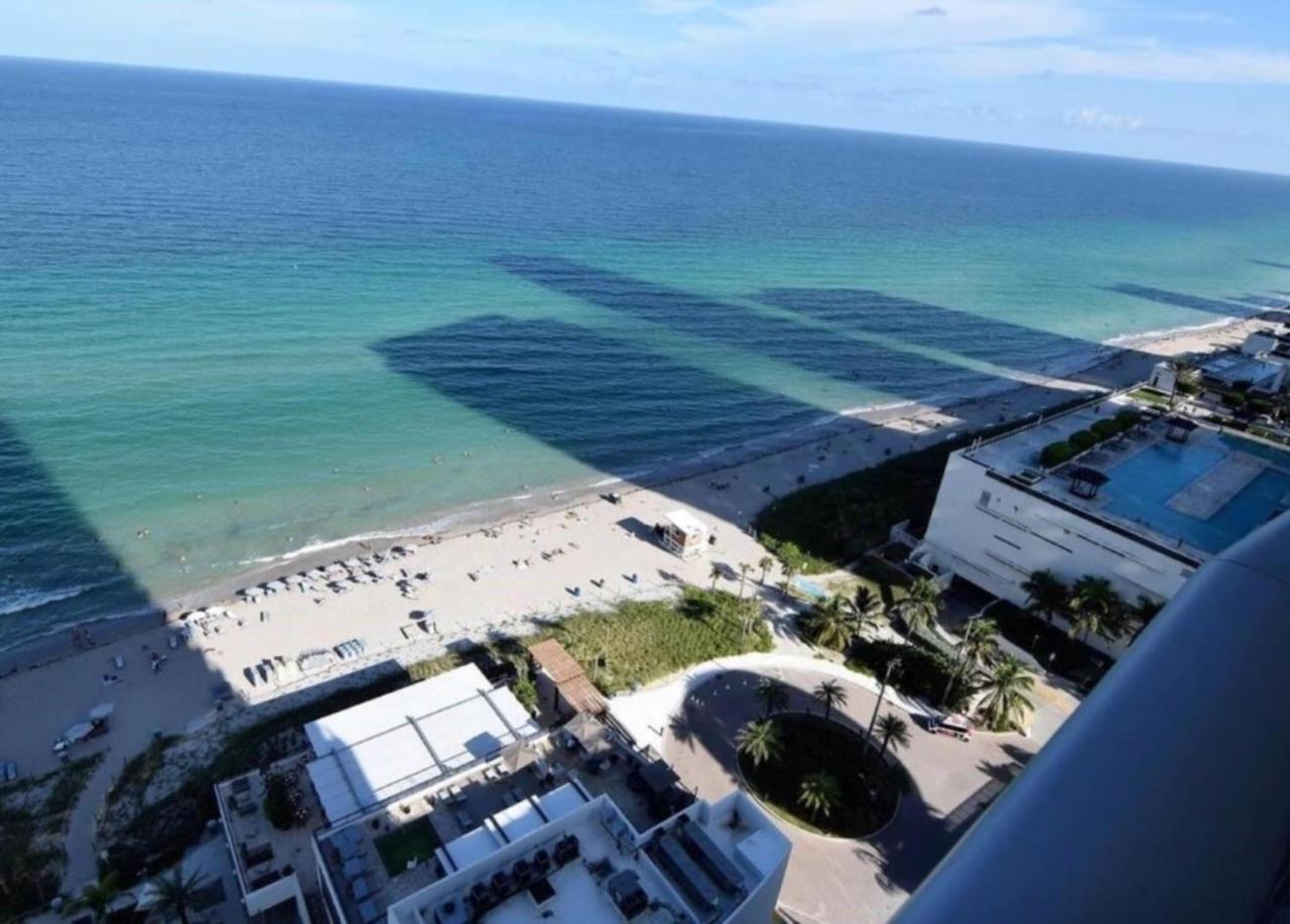 Contemporary Beach Resort Condos Dania Beach Exterior photo