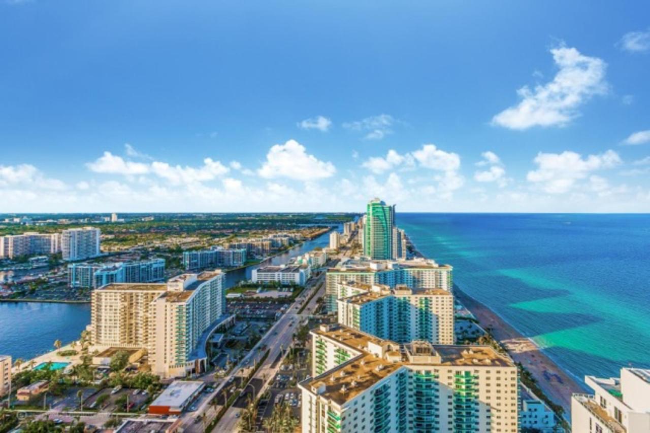 Contemporary Beach Resort Condos Dania Beach Exterior photo