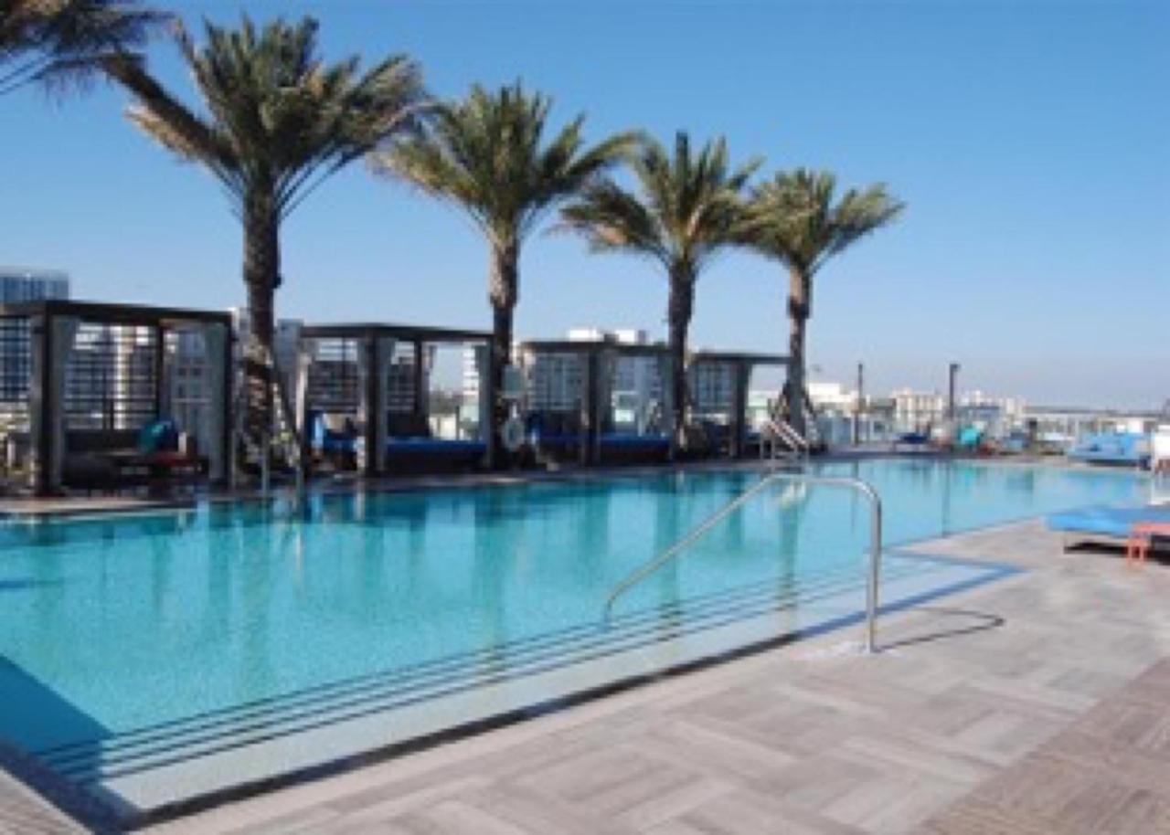 Contemporary Beach Resort Condos Dania Beach Exterior photo